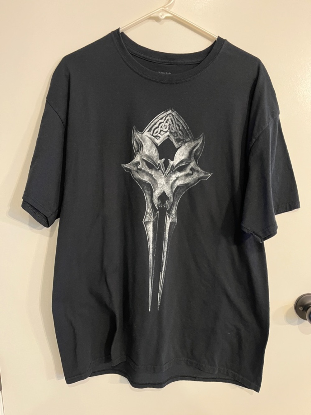 Men’s size large Loot Crate Bethesda Elder Scrolls Online Greymoor tee shirt